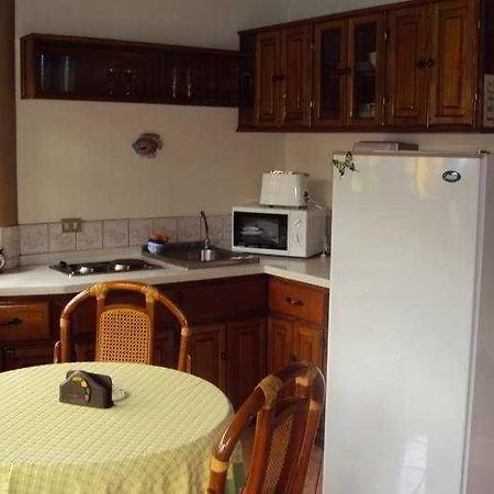 Hotel Villa Acacia Плая Eрмоса Екстериор снимка